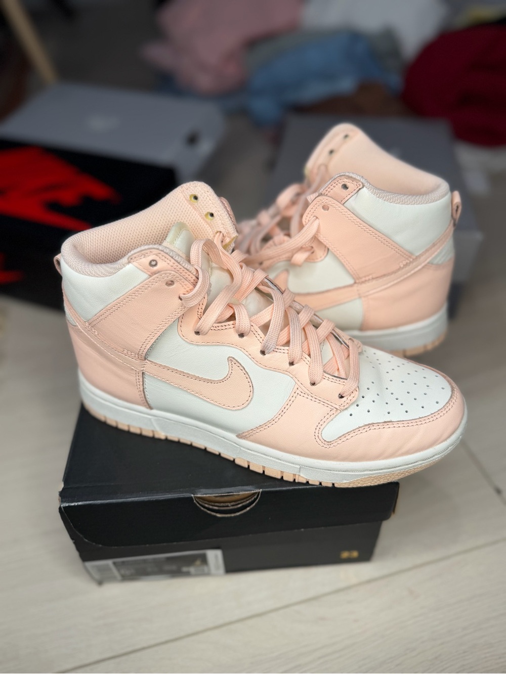 Nike Women’s High-Top crimson tints dunk
